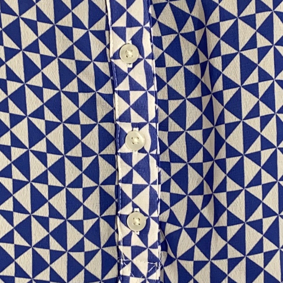 Gap Blue and White Semi Sheer Sleeveless 1/2 Button Top Sz L - Picture 4 of 7